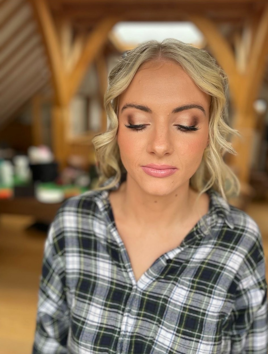 Bridal party makeup - bridesmaids getting ready